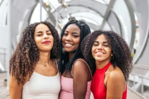 Tipologie di capelli ricci: come riconoscerle e curarle