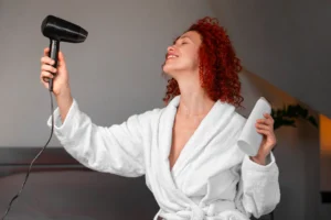 Come asciugare i capelli ricci: la guida completa
