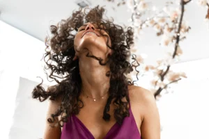 Plopping capelli ricci: la tecnica per ricci definiti e senza crespo
